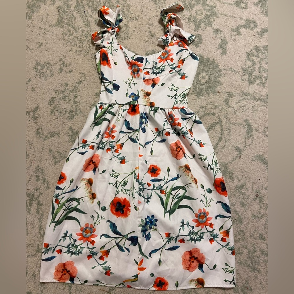 Popreal Size Small in Woman’s White Floral Dress